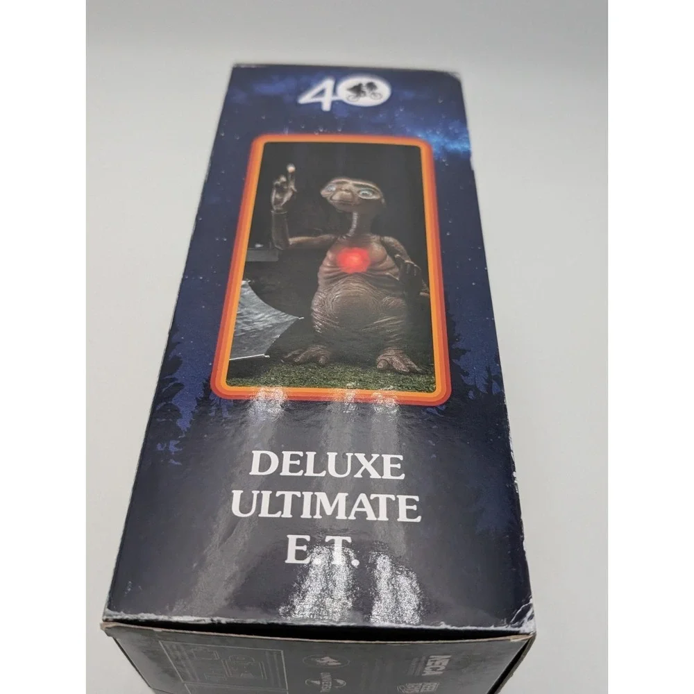 NECA‎ ultimate E.T. deluxe 40th anniversary light up LED chest